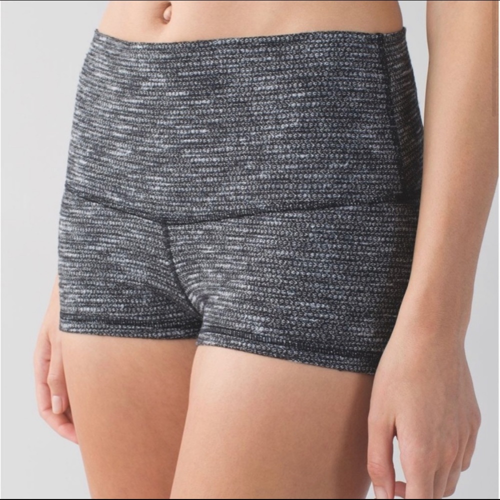 Lululemon Boogie Short Roll Down Coco Pique Black White